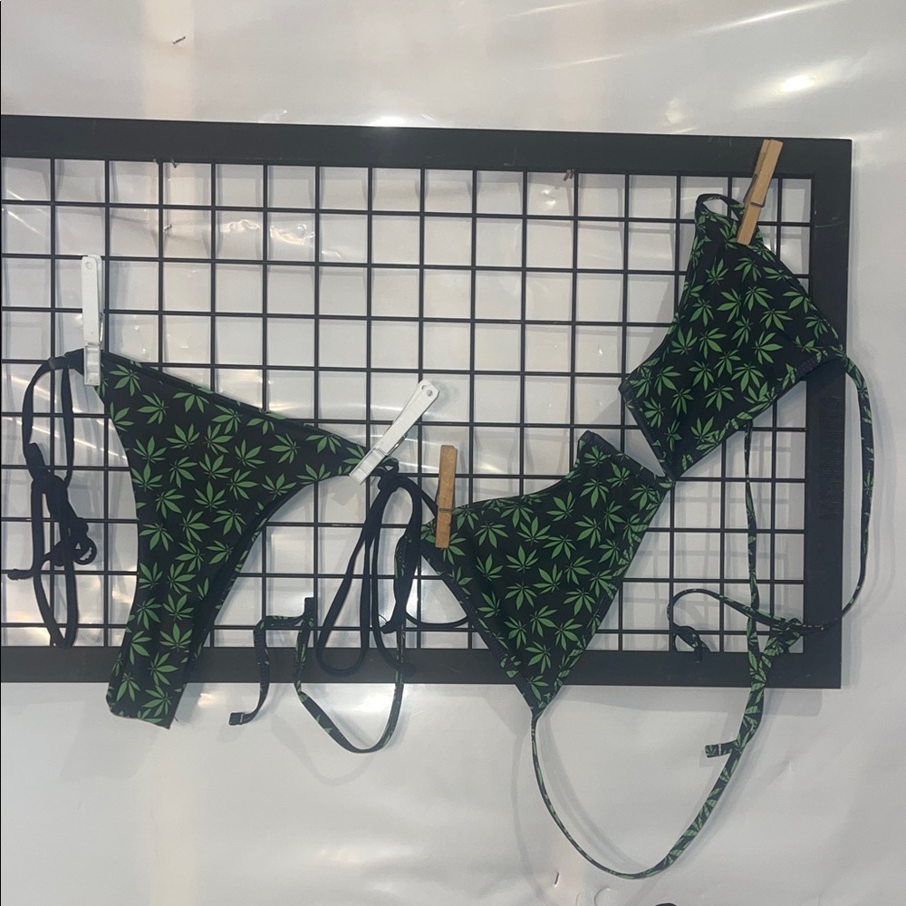 SHEIN Cannabis leaf Pattern Bikini Set